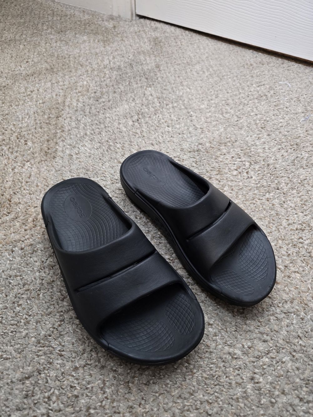 OOFOS Black Recovery Slide Sandals Size 7 - Picture 3 of 6